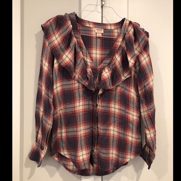 🍓Ruffled plaid top🍓 - Picture 5 of 14